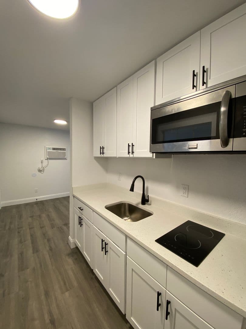 Belleview Apartment: 5702 SE 116th St