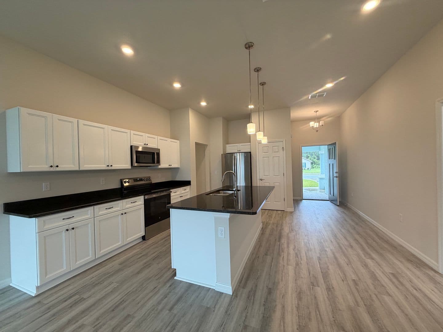 Ocala House: 384 Marion Oaks Manor