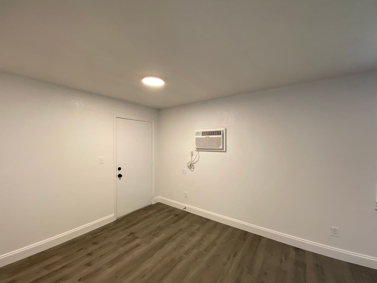 Belleview Apartment: 5702 SE 116th St