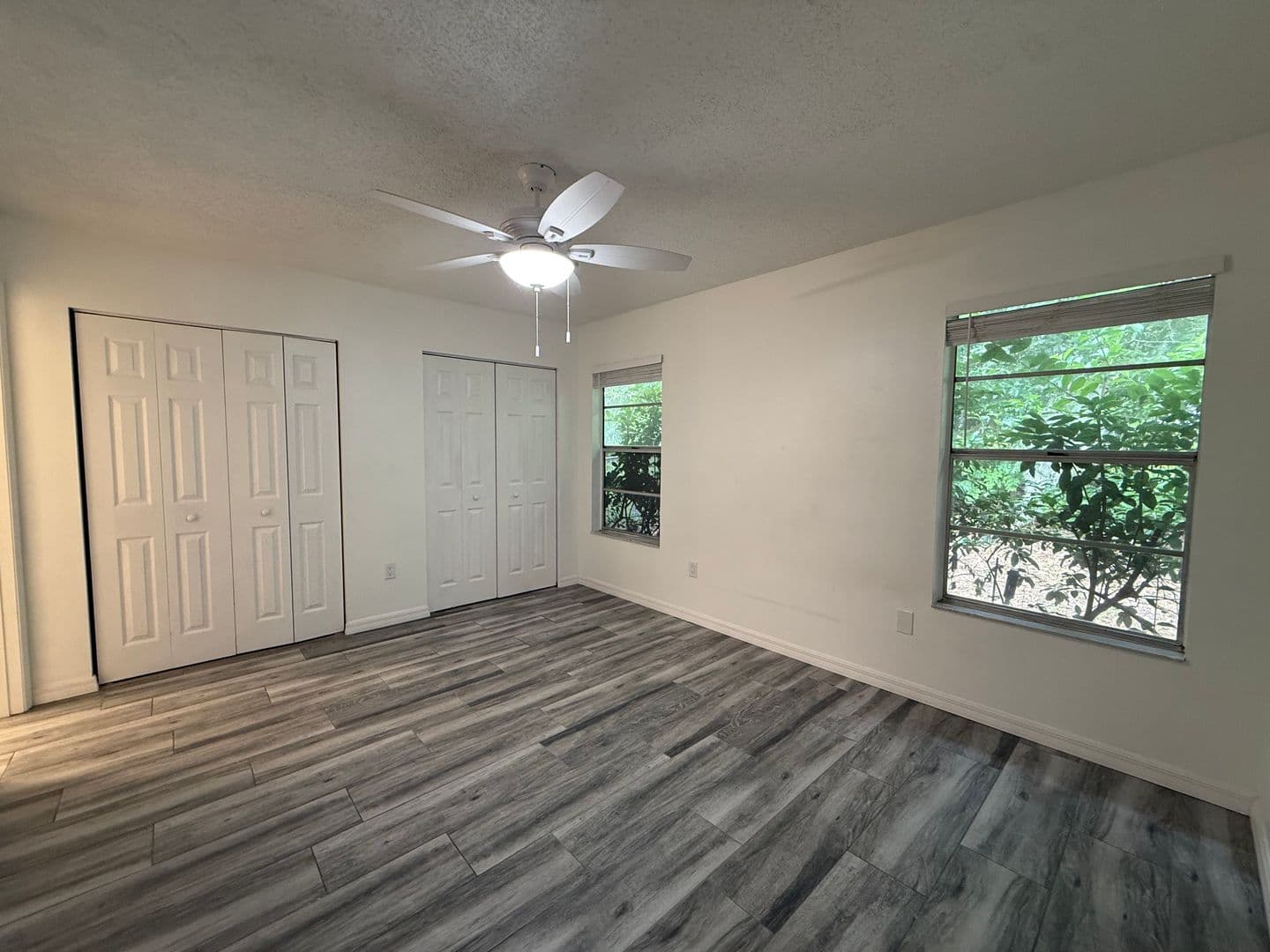 Leesburg Apartment: 213 & 215 Fernwood St