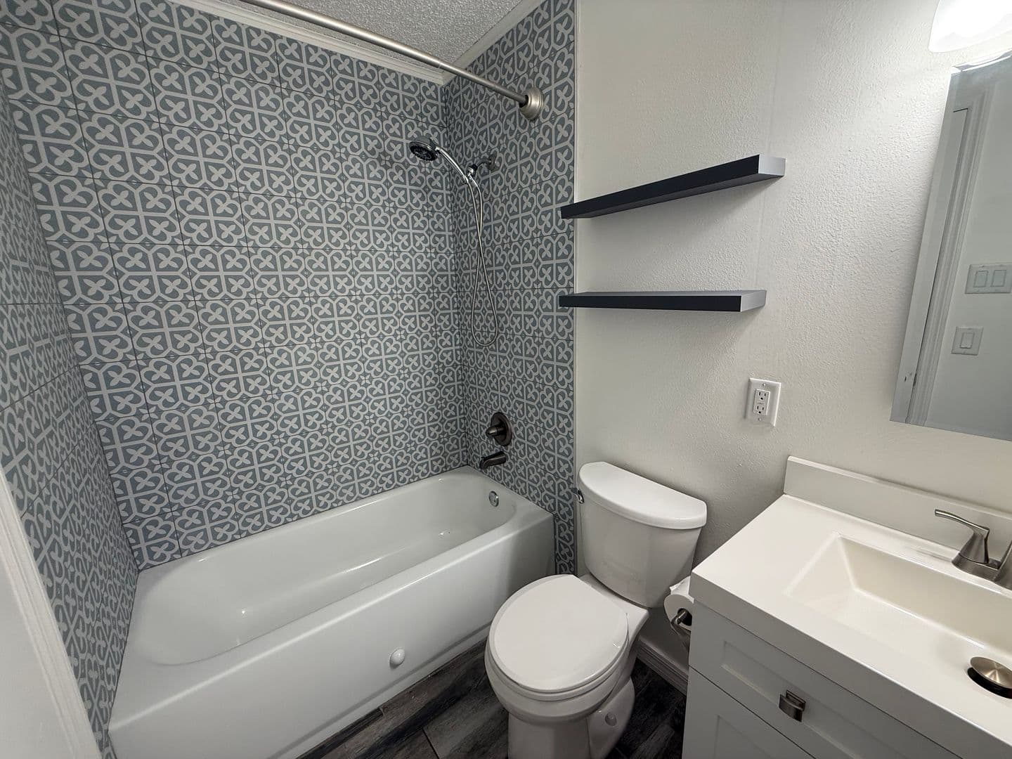 Leesburg Apartment: 213 & 215 Fernwood St