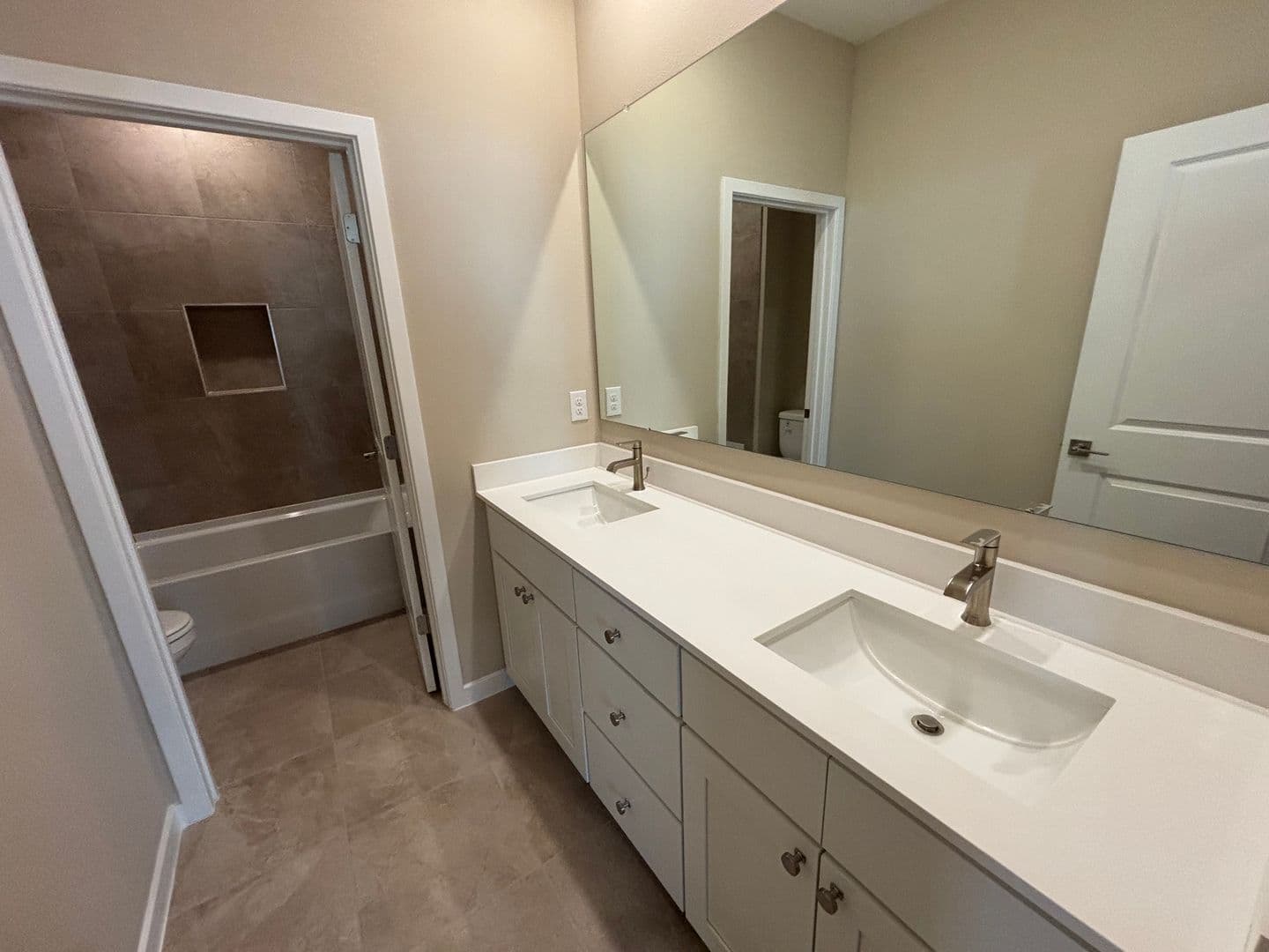 Ocala House: 3557 NW 45th Ave