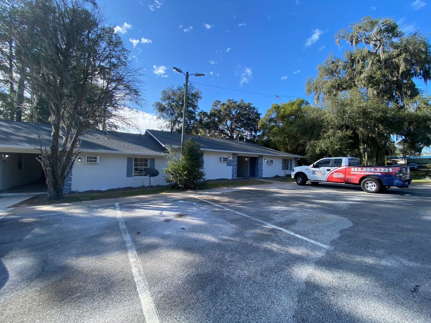Belleview Apartment: 5702 SE 116th St