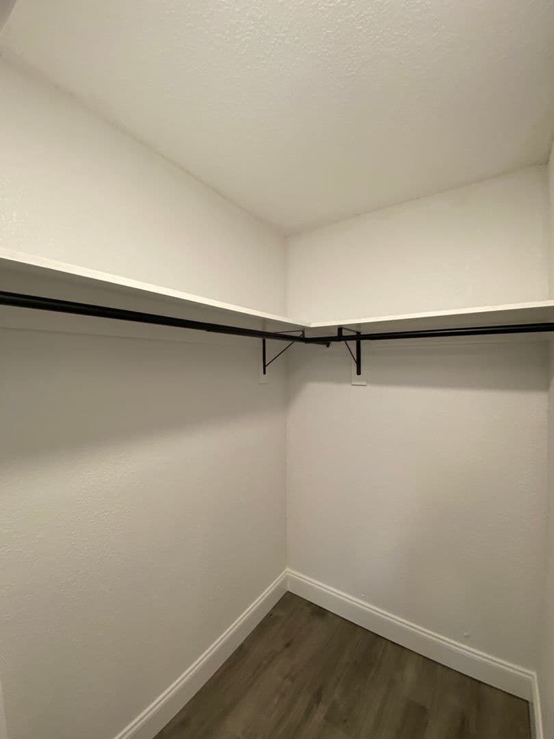 Belleview Apartment: 5702 SE 116th St