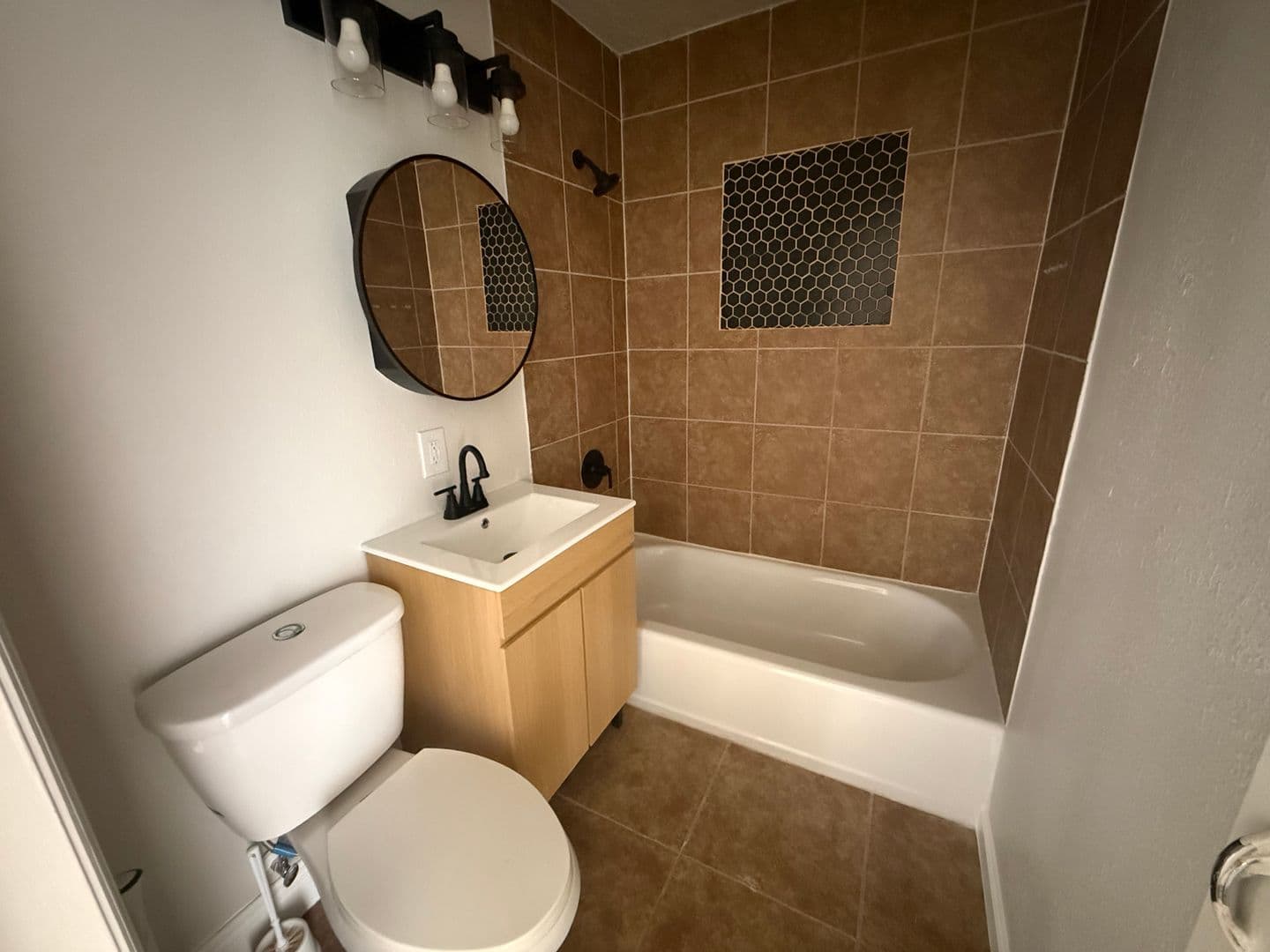 Ocala House: 1014 NE 12th Street
