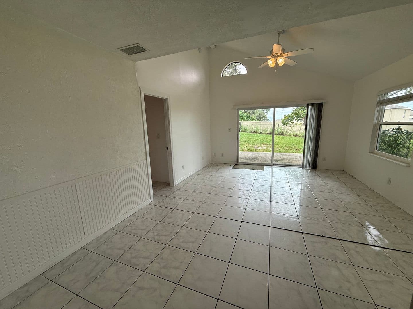 Leesburg Apartment: 213 & 215 Fernwood St