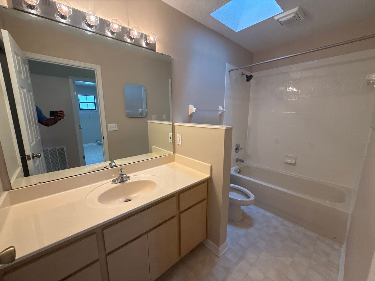 Ocala House: 2216 NE 39th Ave