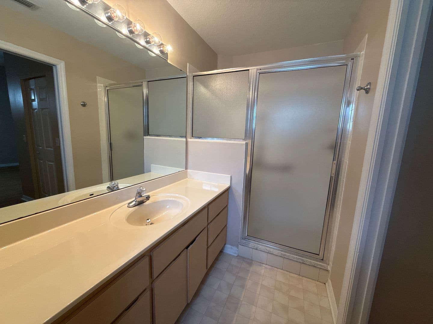 Ocala House: 2216 NE 39th Ave
