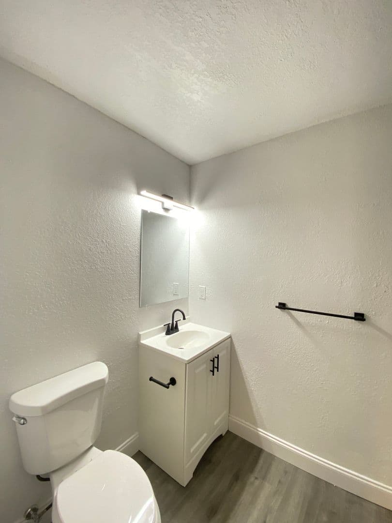 Belleview Apartment: 5702 SE 116th St