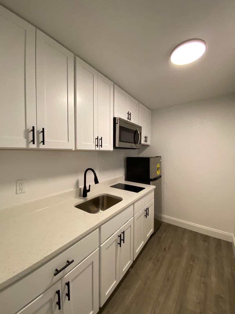 Belleview Apartment: 5702 SE 116th St