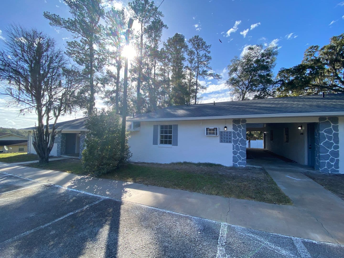Belleview Apartment: 5702 SE 116th St