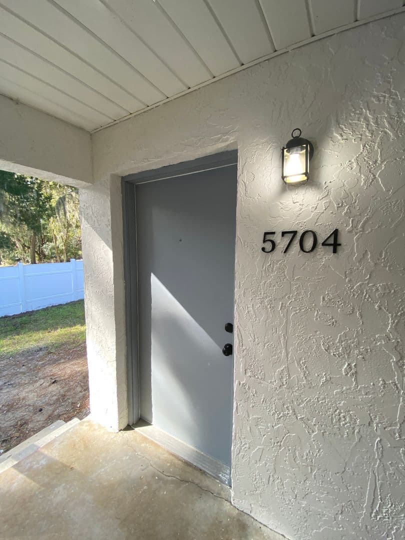 Belleview Apartment: 5702 SE 116th St