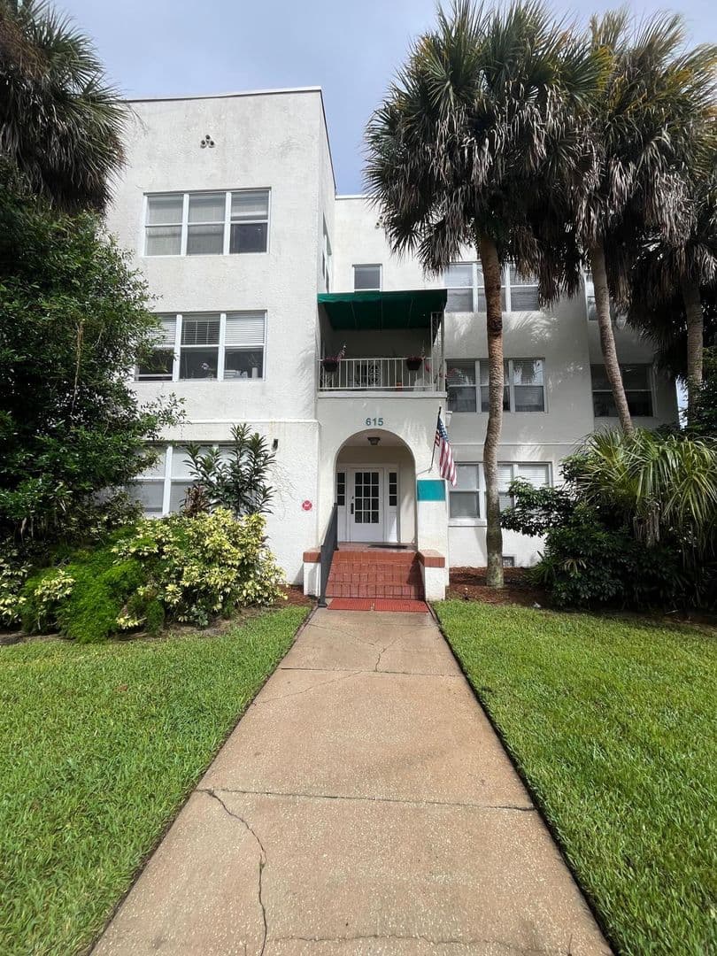 Orlando Apartment: 615 Woodlawn Blvd