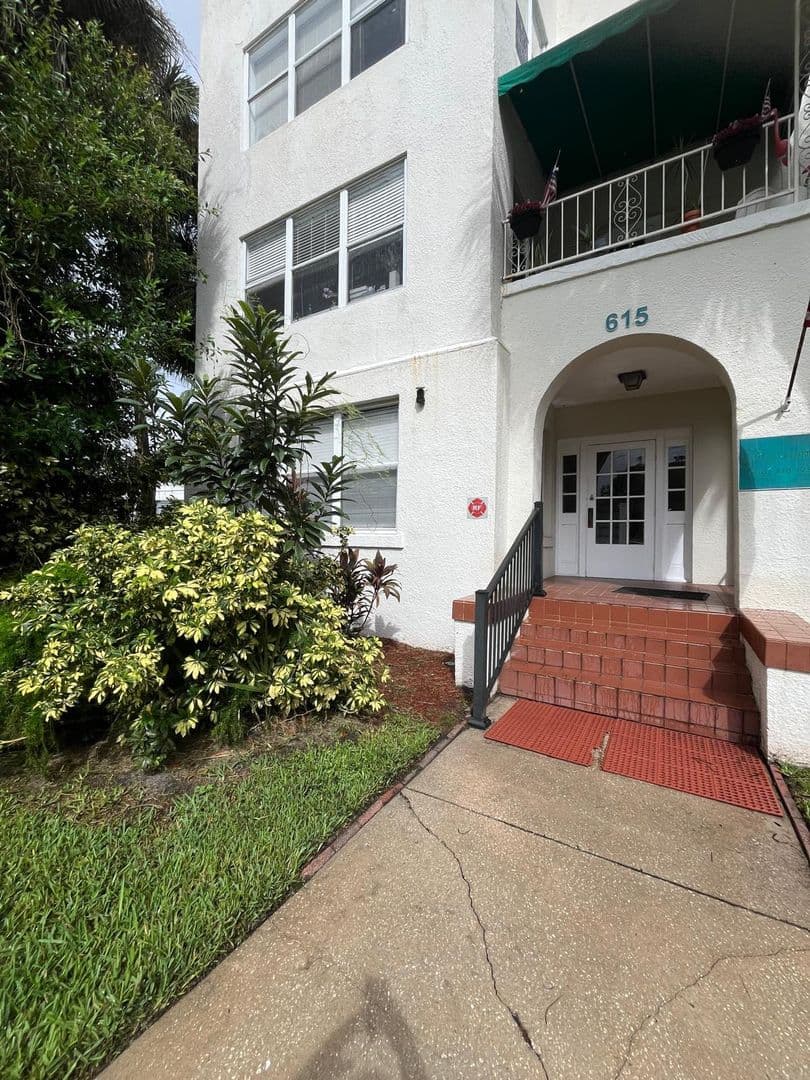 Orlando Apartment: 615 Woodlawn Blvd