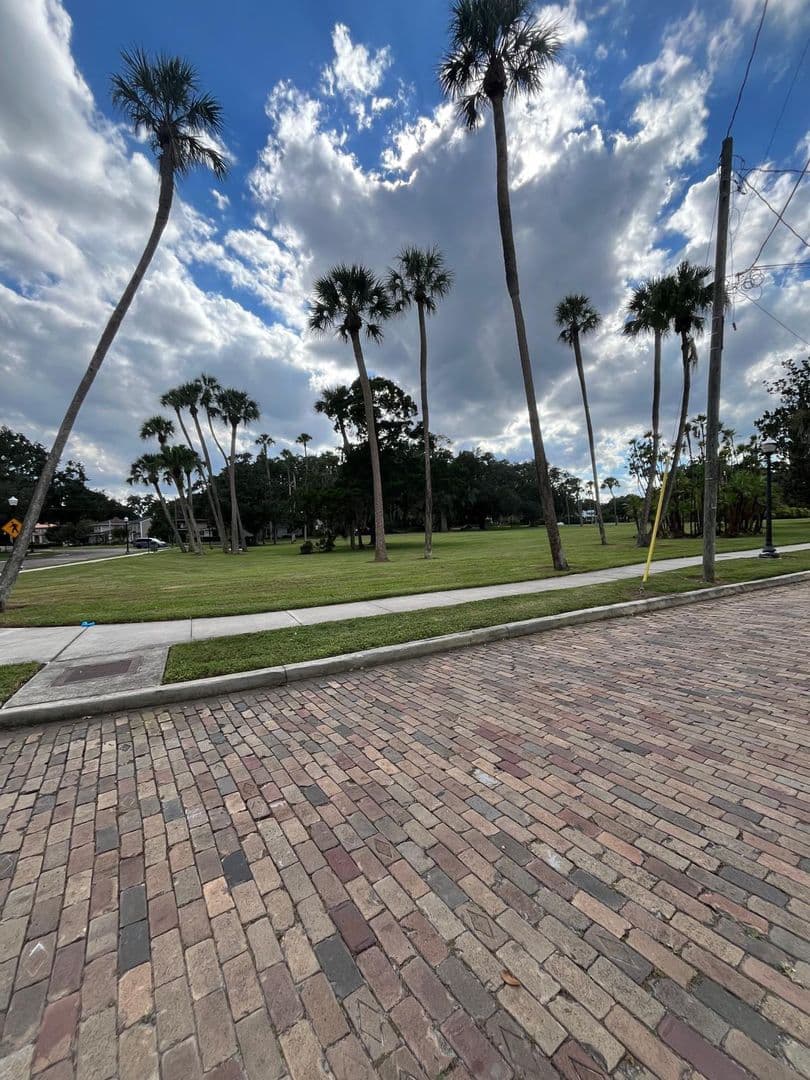 Orlando Apartment: 615 Woodlawn Blvd