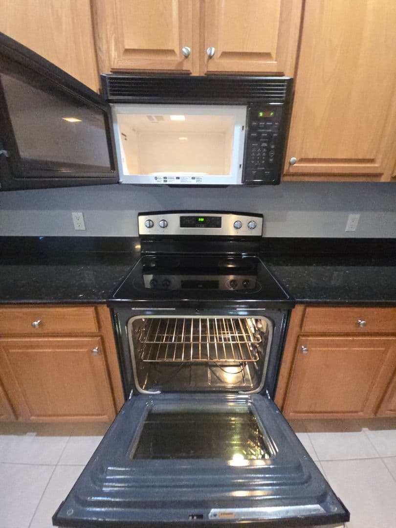 Palmetto Townhome: 1011 34th Drive West