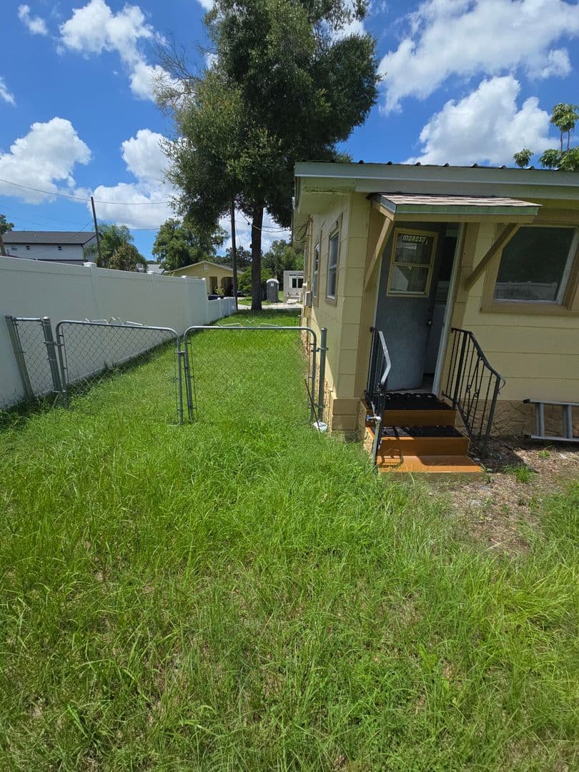 Tampa House: 7107 N Duncan Ave