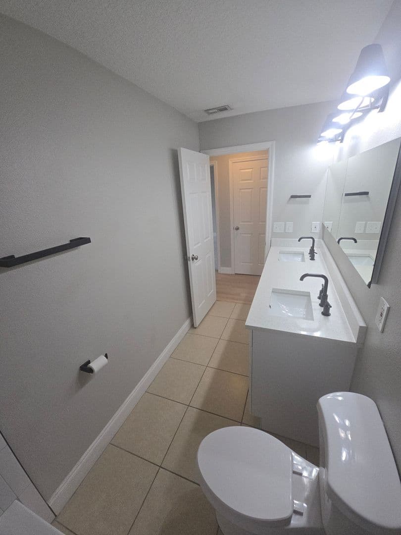 Ruskin House: 927 Culbreath green ct