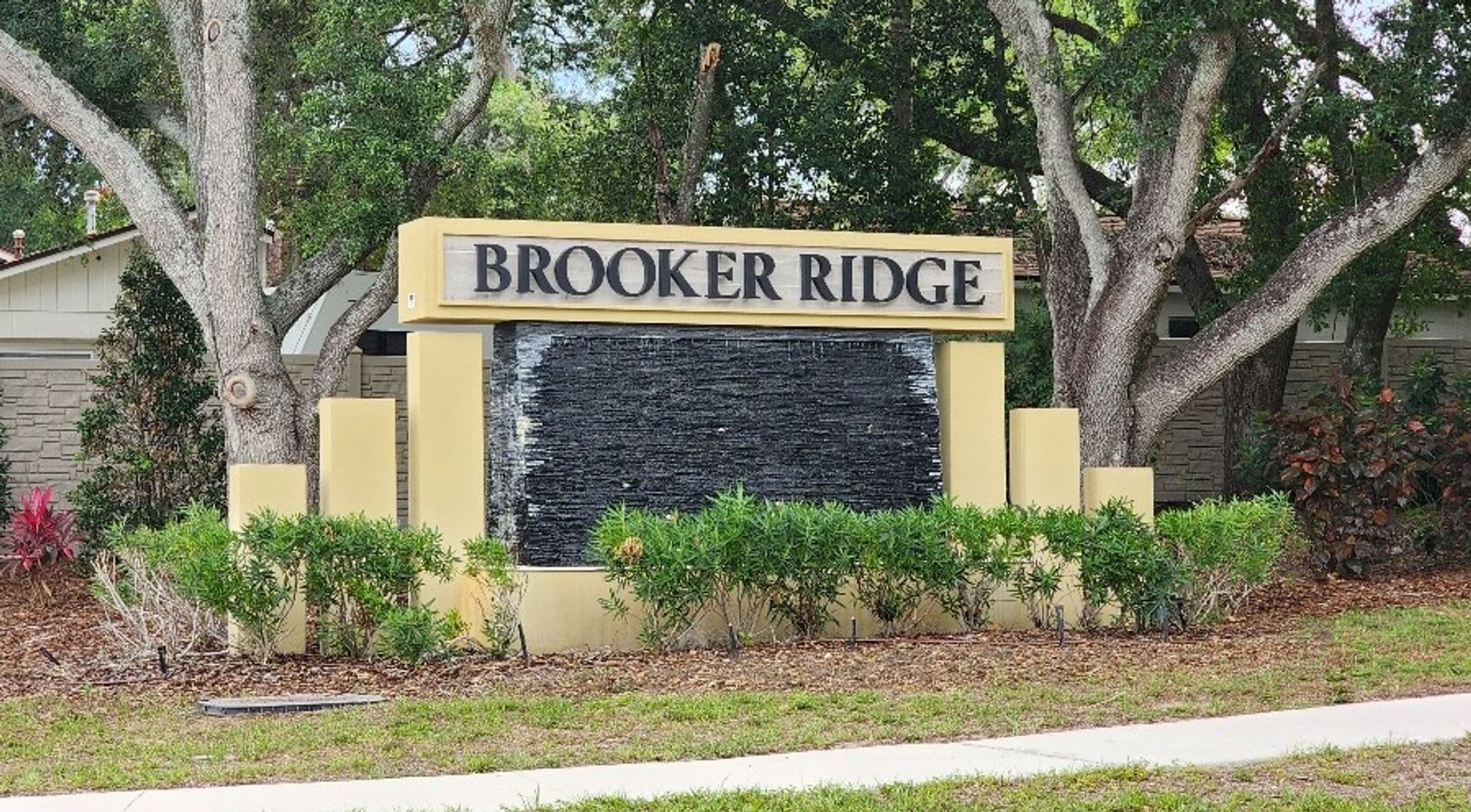 Brandon House: 2448 Knight Island Dr