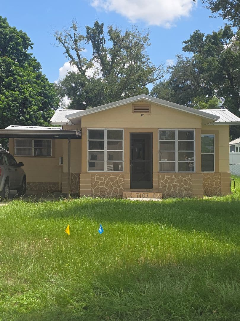 Tampa House: 7107 N Duncan Ave