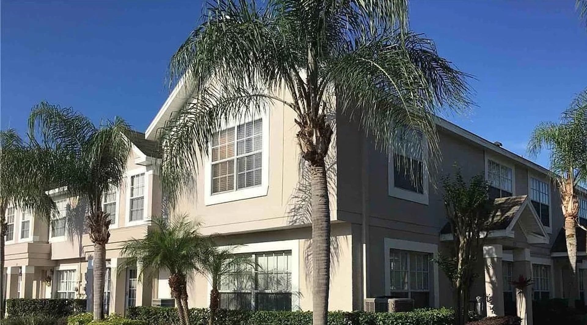 Brandon House: 337 Kensington Lake Cir