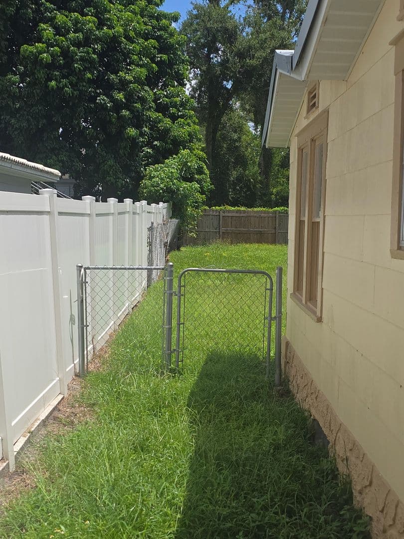 Tampa House: 7107 N Duncan Ave