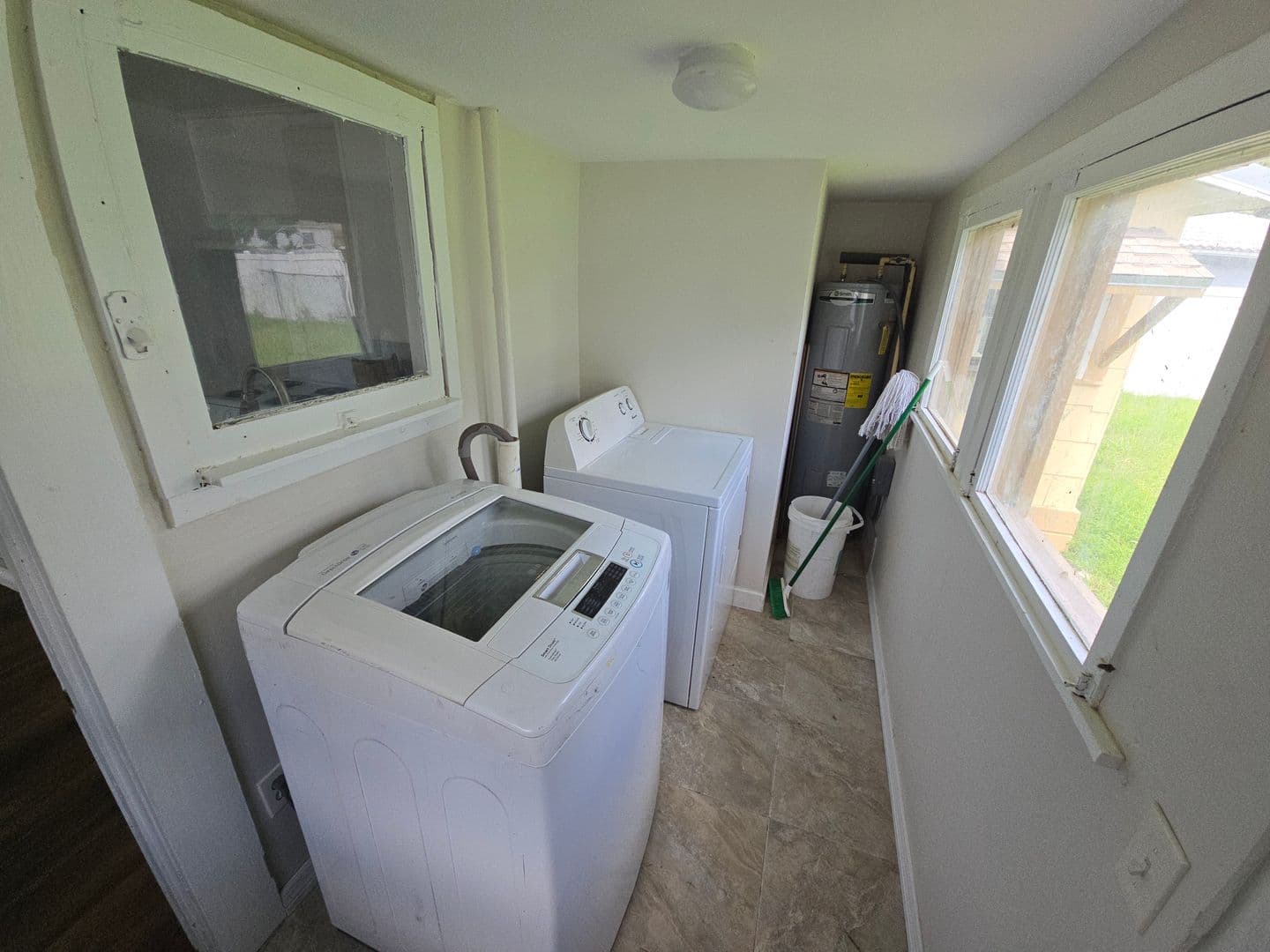 Tampa House: 7107 N Duncan Ave