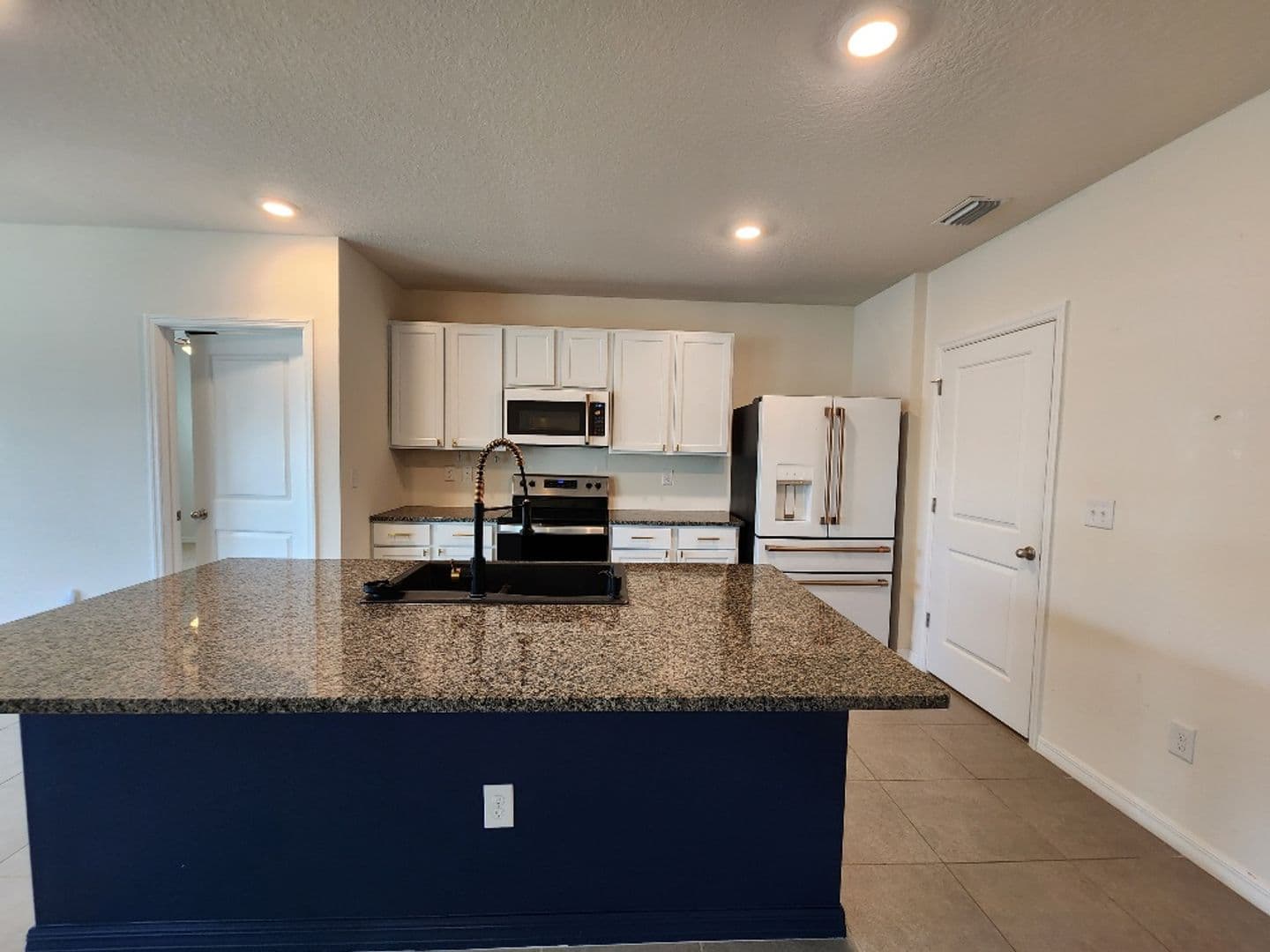 Brandon House: 2448 Knight Island Dr