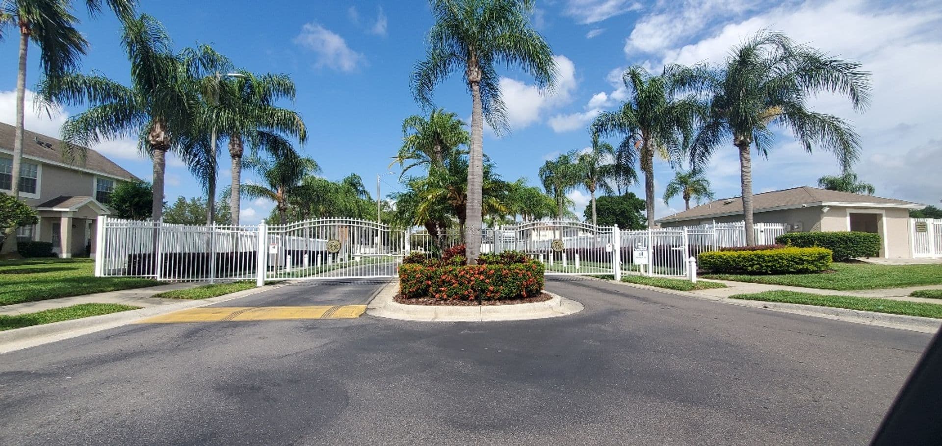 Brandon House: 337 Kensington Lake Cir
