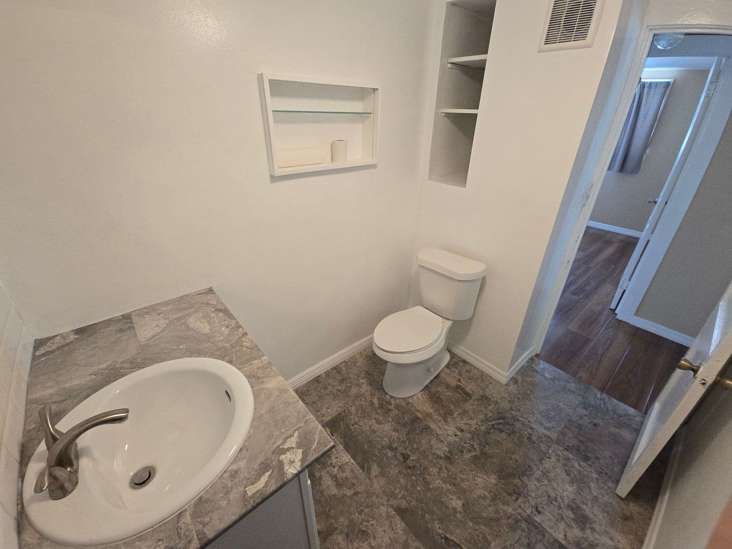 Tampa House: 7107 N Duncan Ave