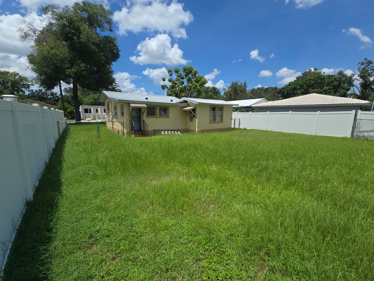 Tampa House: 7107 N Duncan Ave