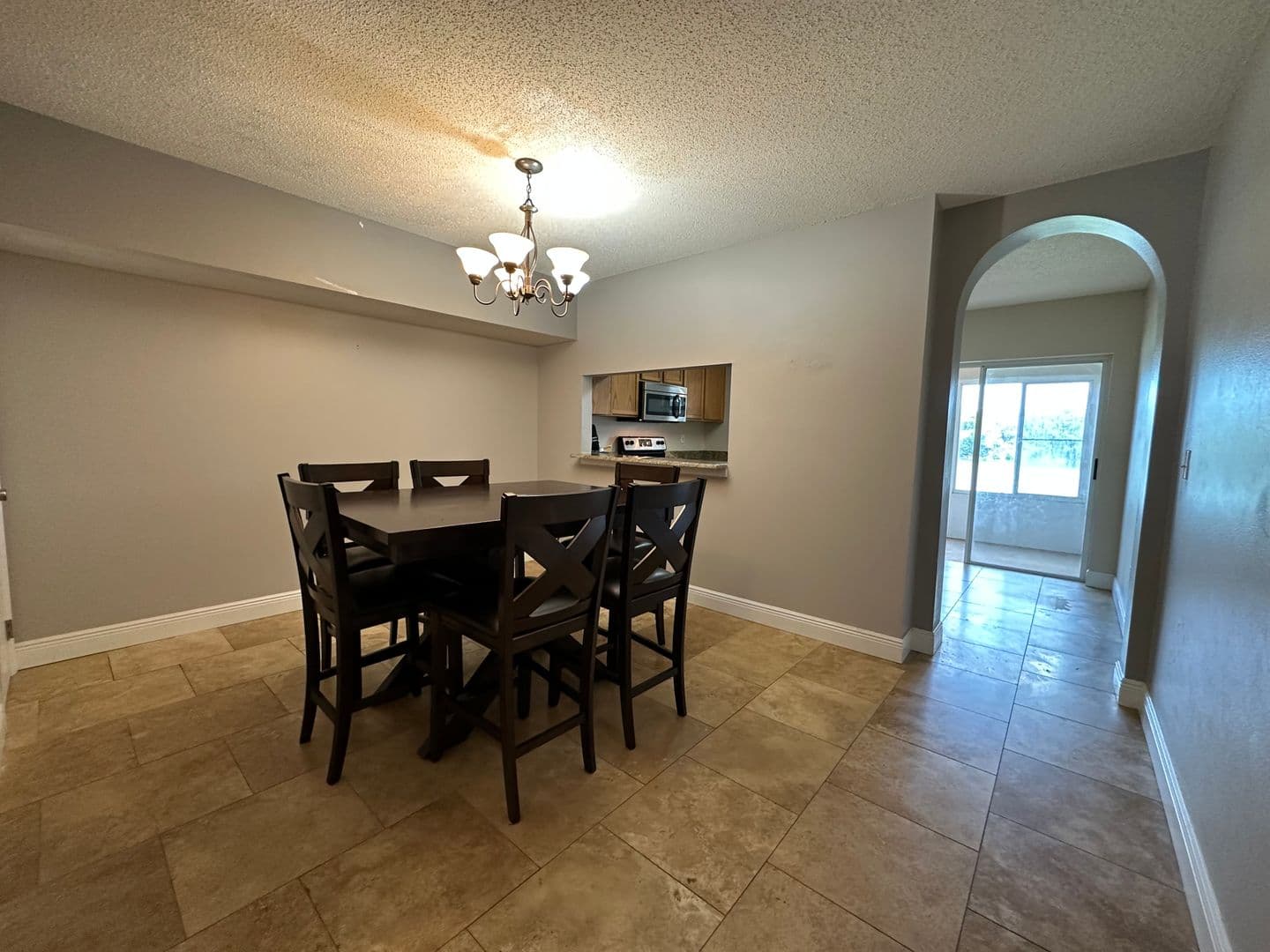 Brandon House: 413 Kensington Lake Cir
