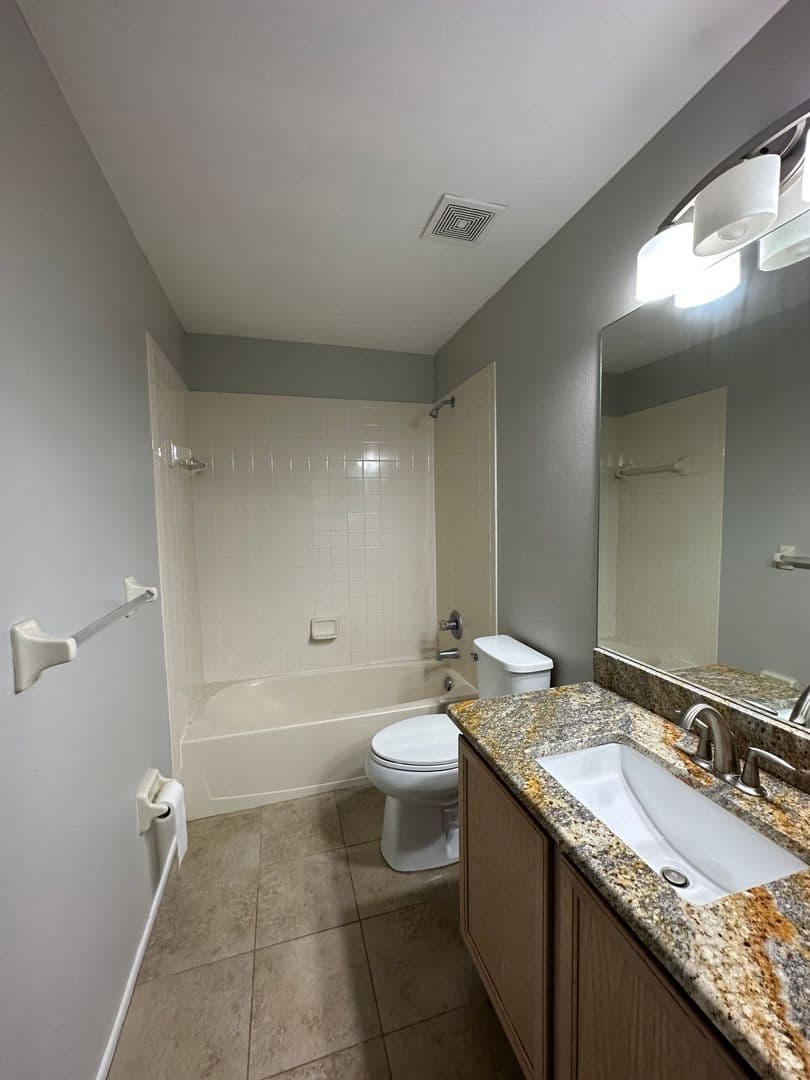 Brandon House: 413 Kensington Lake Cir