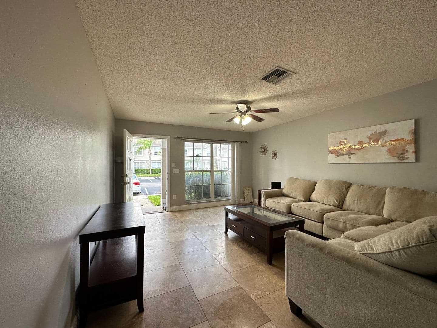 Brandon House: 413 Kensington Lake Cir