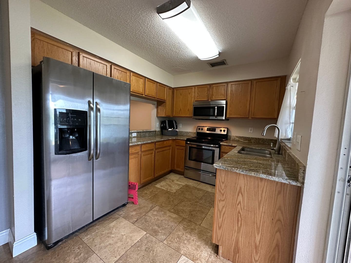 Brandon House: 413 Kensington Lake Cir