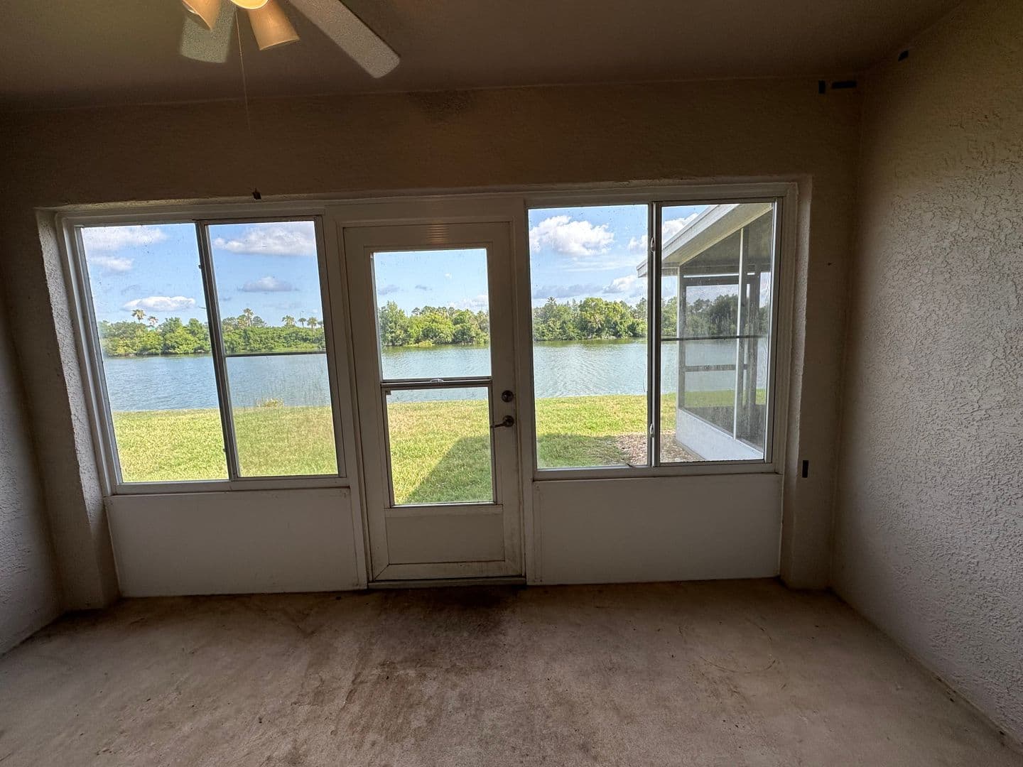 Brandon House: 413 Kensington Lake Cir