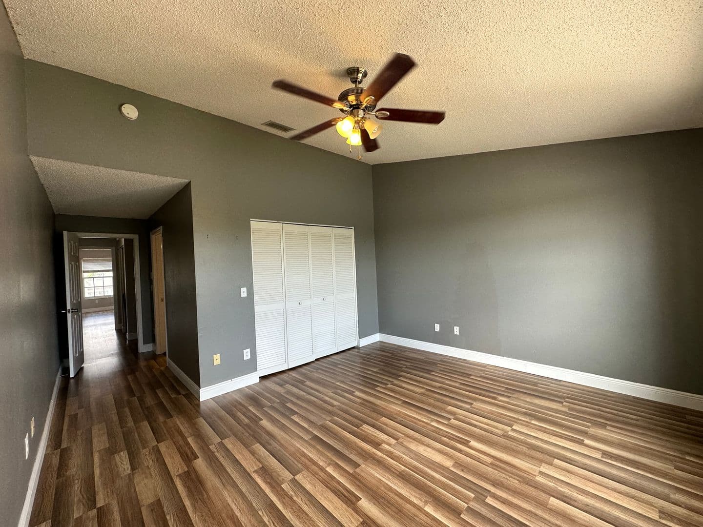 Brandon House: 413 Kensington Lake Cir