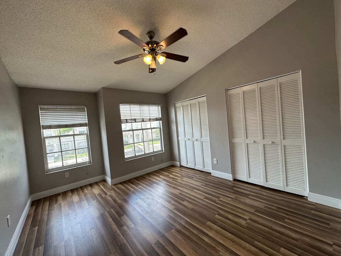 Brandon House: 413 Kensington Lake Cir