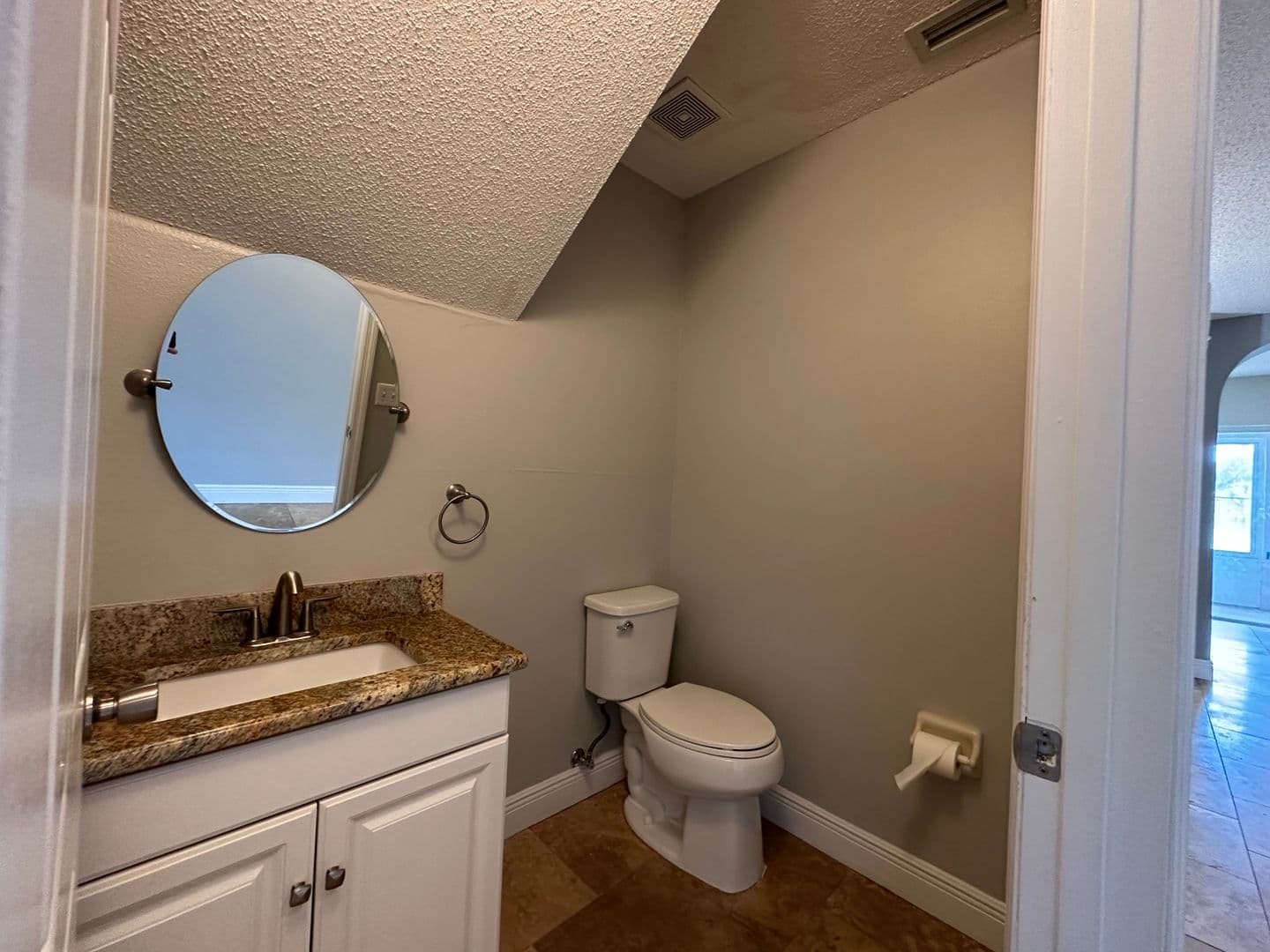 Brandon House: 413 Kensington Lake Cir