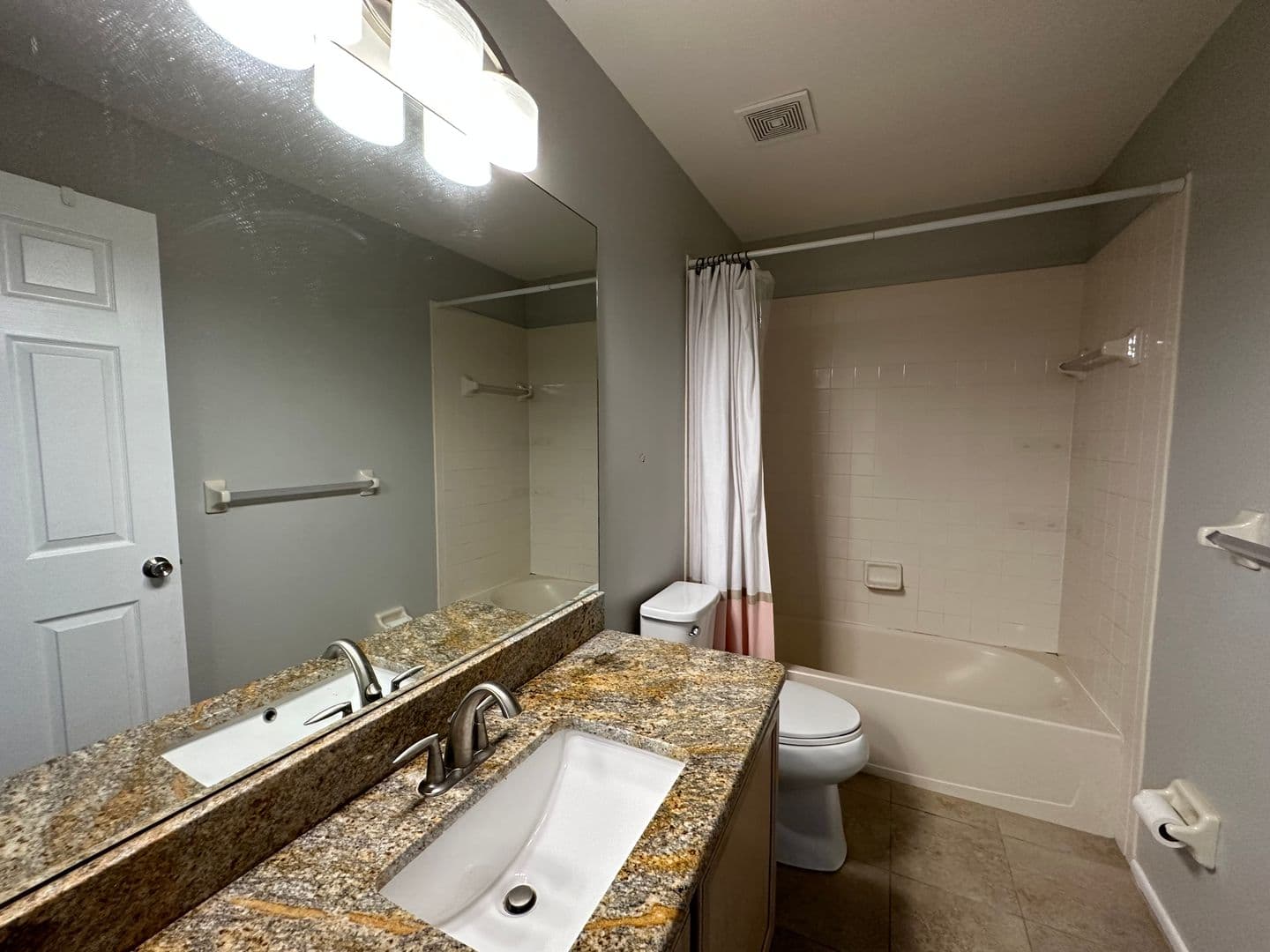 Brandon House: 413 Kensington Lake Cir