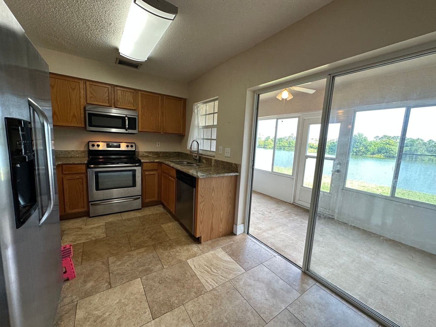 Brandon House: 413 Kensington Lake Cir