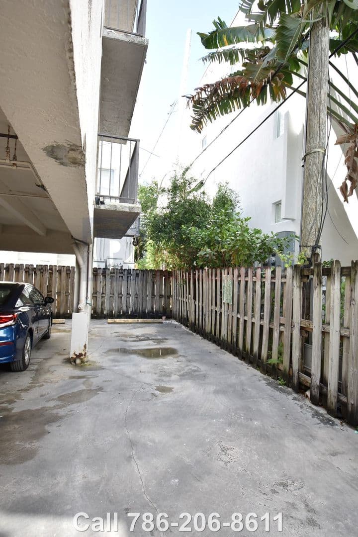 Miami Beach Condo: 1605 Meridian Ave
