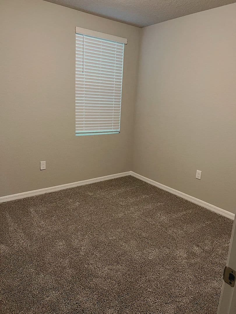 Saint Cloud House: 5284 Stephs Field St, Saint Cloud