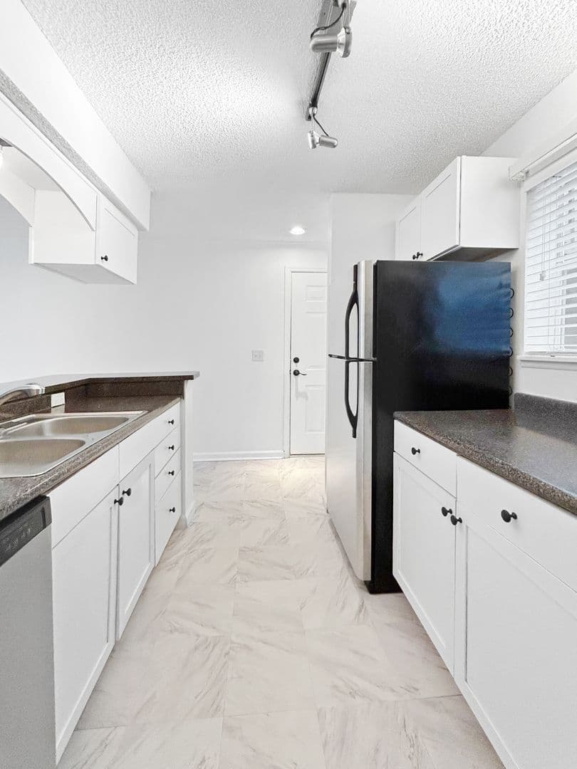 Clearwater Condo: 2500 Winding Creek Blvd APT G106