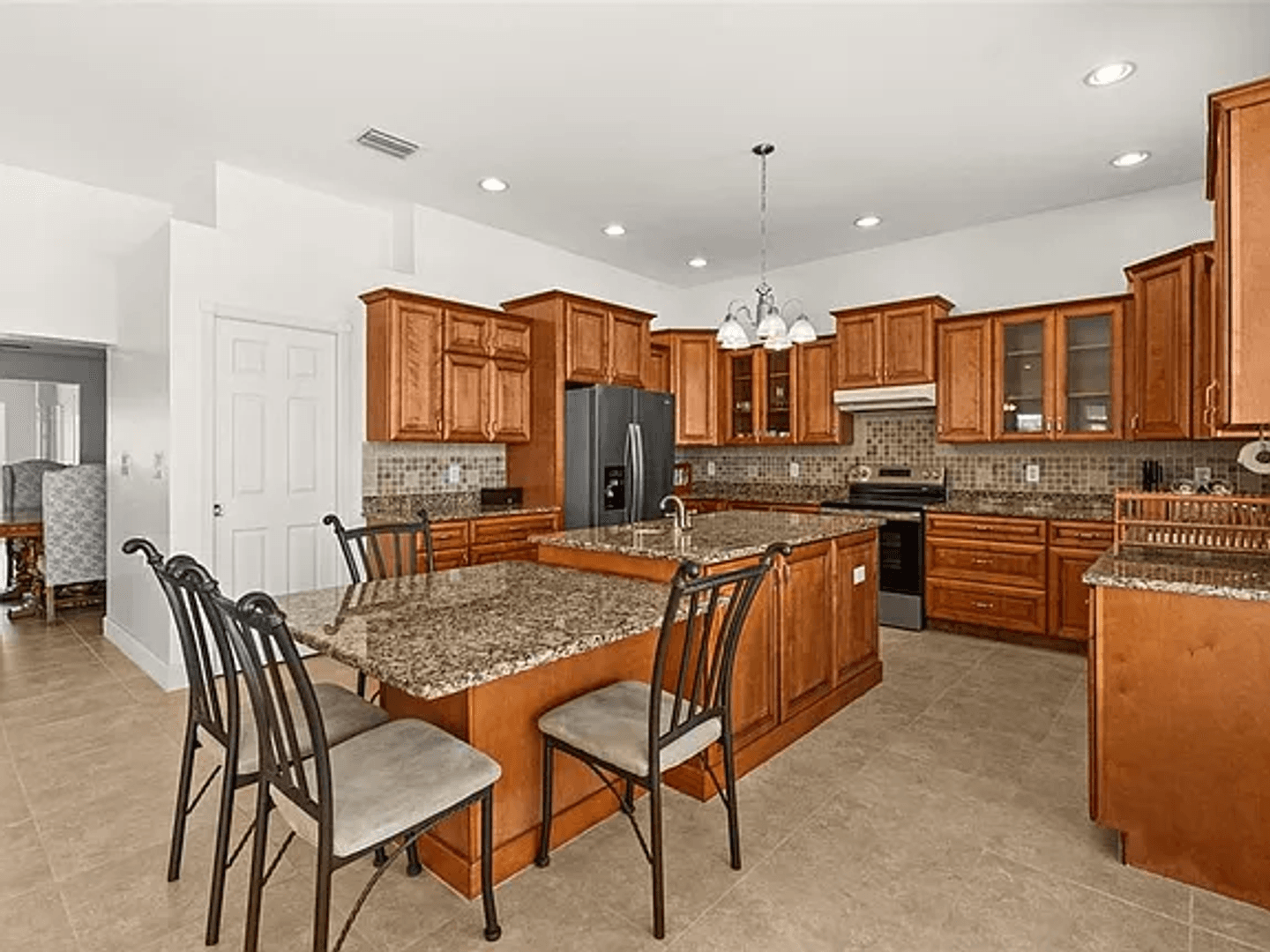 Treasure Island House: 710 116th Ave