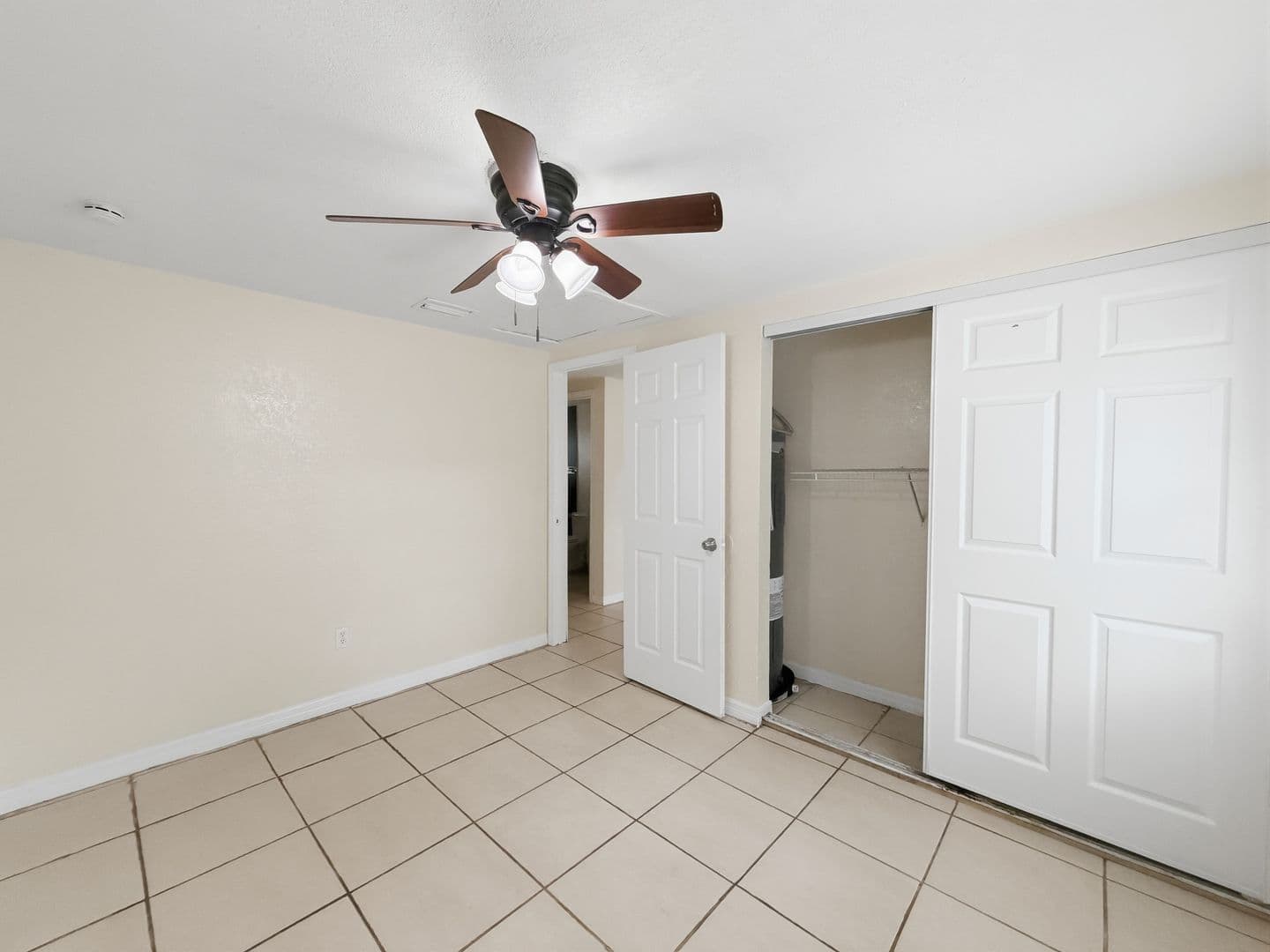 Tampa House: 8620 N Mulberry St