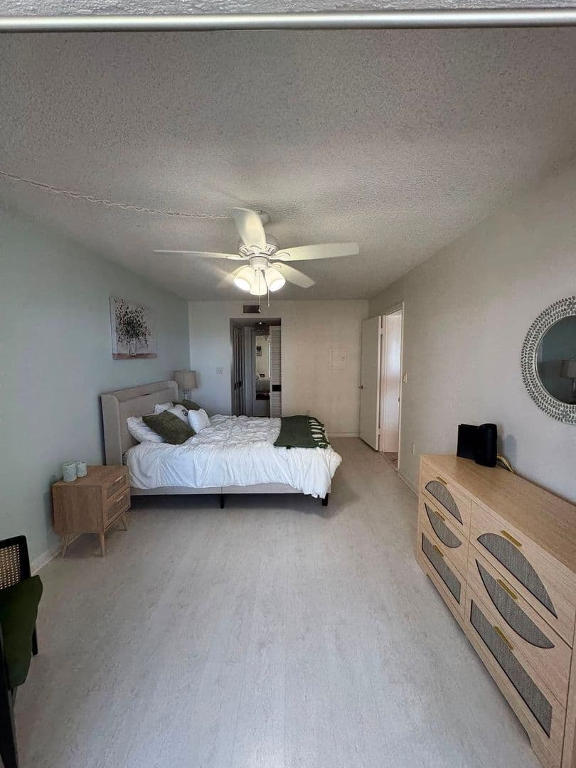 St. Petersburg House: 4550 Cove Cir Apt 507
