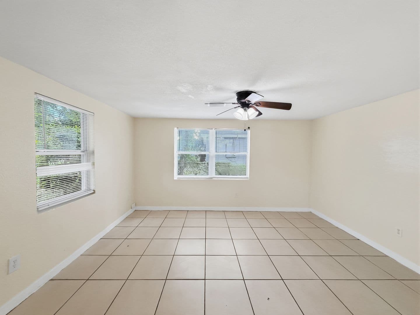 Tampa House: 8620 N Mulberry St