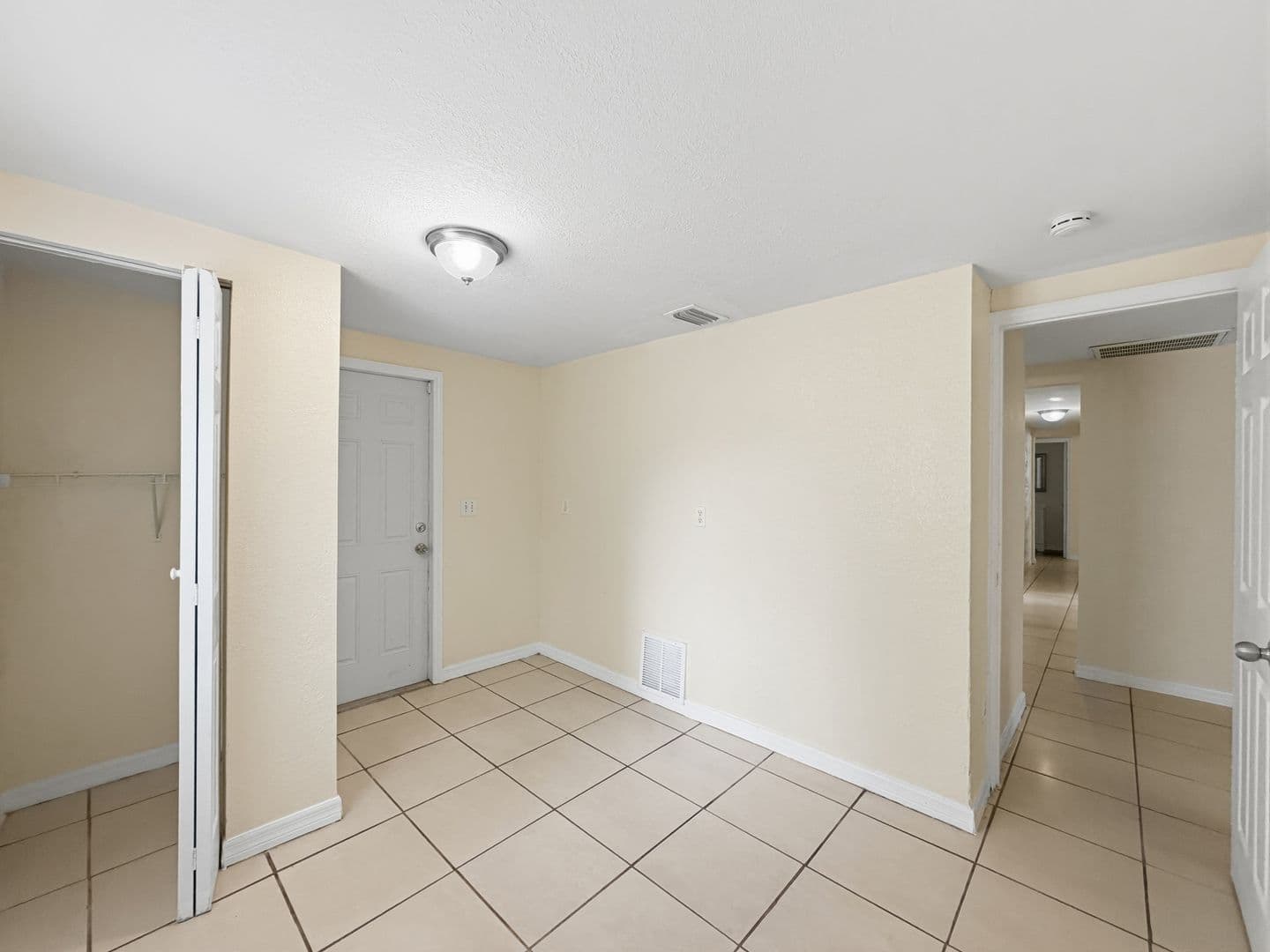 Tampa House: 8620 N Mulberry St