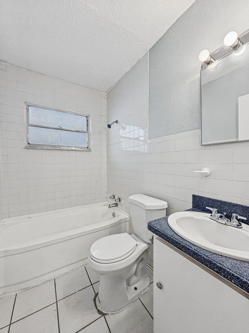 Tampa House: 8406 N 20th St